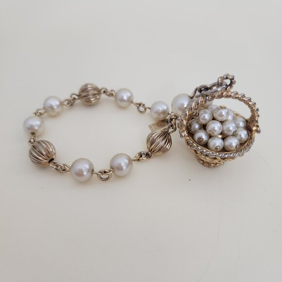 Vintage Bracelet Charm Faux Pearls Cluster Woven Basket Dangle Gold Tone Evening - Picture 1 of 6
